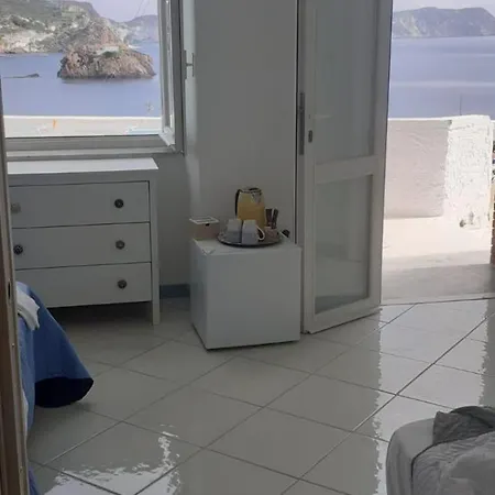 Konukevi Residenze Azzurra Ponza